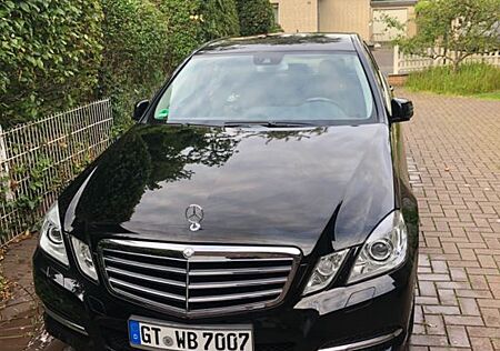 Mercedes-Benz E 200 CGI BlueEFFICIENCY AVANTGARDE