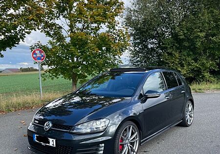 VW Golf Volkswagen 7 GTD Dynaudio/Pano/DSG/19Zoll