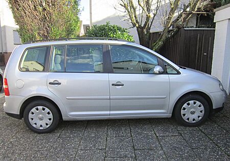 VW Touran Volkswagen 1.6, TÜV 11/26, neue Bremsen, neue Reifen