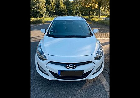 Hyundai i30 blue 1.6 GDI Trend DCT Trend