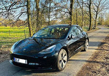 Tesla Model 3 SR* AMD*LFP* 5,60€/100km* 419km bei 100%