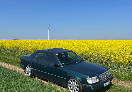 Mercedes-Benz E 200 W124 E200 Mopf 2 Limousine TÜV 03/27
