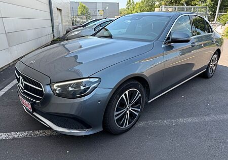 Mercedes-Benz E 220 d Avantgarde+Live Comand+AHK+SHZ+Ambie+KAM