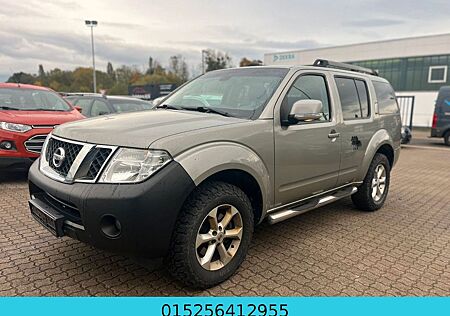 Nissan Pathfinder 2.5 dCi 4X4 - 7 Sitzer - Kamera