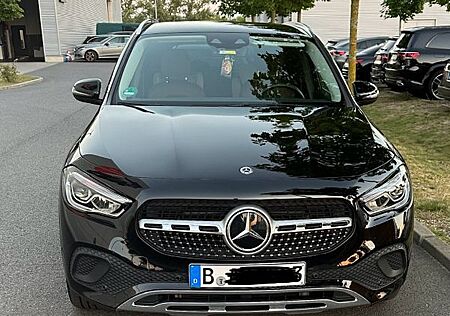 Mercedes-Benz GLA 200 DCT -