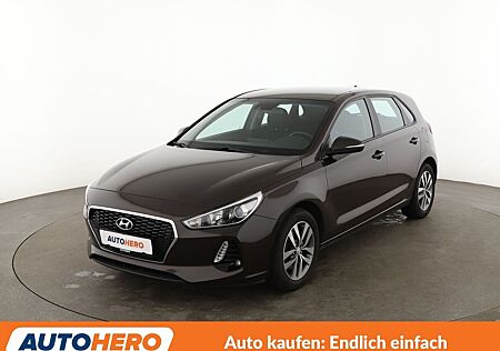 Hyundai i30 1.6 CRDi Premium*TEMPO*PDC*SHZ*AHK*KLIMA*