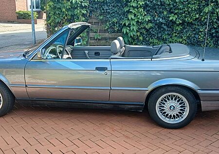 BMW 320i E 30 Cabrio