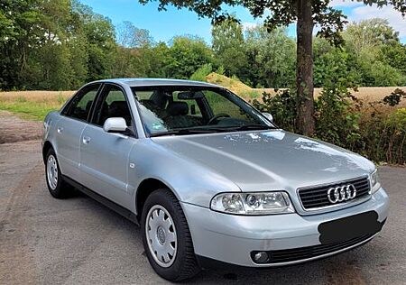 Audi A4 1.8. TÜV / Checkheft / Top Ausstattung