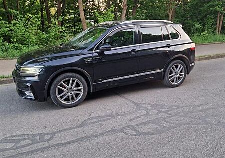 VW Tiguan Volkswagen 2.0 TDI R-Line 4Motion