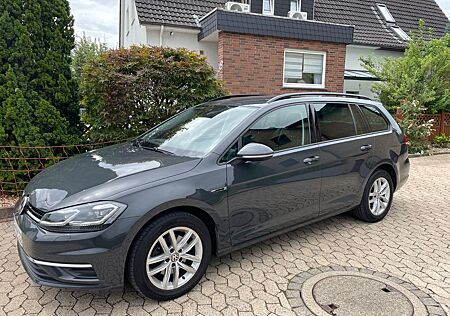VW Golf Volkswagen 1.6 TDI Digital Cockpit