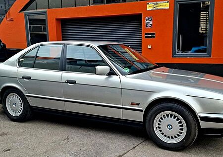 BMW 520i Schaltwagen / Top Zustand / Rostfrei