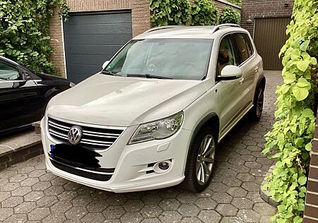 VW Tiguan Volkswagen R-Line 1.4 TSI -LMF 19 Zoll- verfügbar