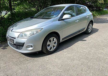 Renault Megane 1.6 16V 1-Hand Zahnriemen gewechselt