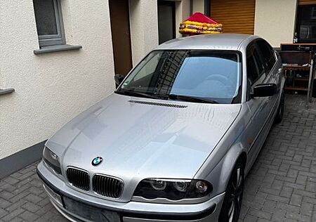 BMW 320i -
