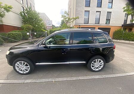 VW Touareg Volkswagen Diesel 3.0 8-fach bereift