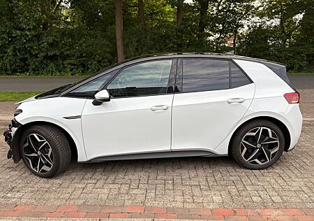 VW ID.3 Volkswagen Pro Performance Frontschaden 70 kWh Leiste