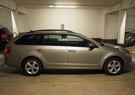Skoda Octavia Gepflegter Garagenwagen (Scheckheftgepflegt)