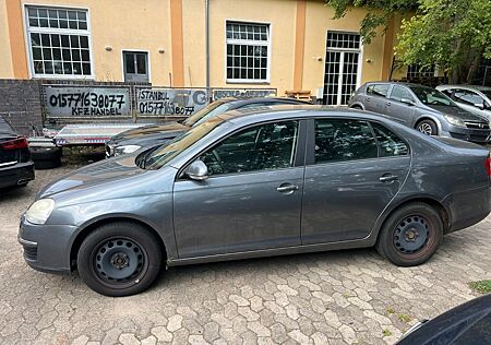 VW Jetta Volkswagen V Trendline 1.6 FSI