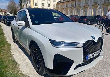 BMW iX xDrive40 | Vollausstattung | Sportpaket