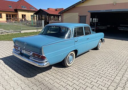 Mercedes-Benz 230
