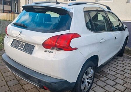 Peugeot 2008 Style BlueHDi 100 Style