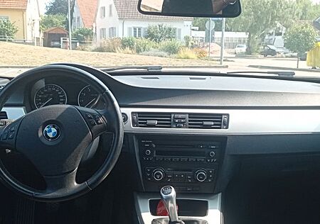 BMW 320i Edition Lifestyle Edition Lifestyle