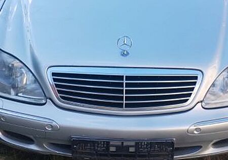 Mercedes-Benz S 320 -