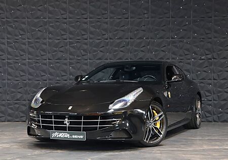 Ferrari FF 6,3 V12 - Pano - Lift - Full Carbon - Service