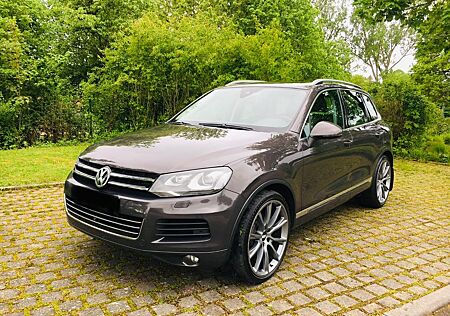 VW Touareg Volkswagen 3.0 V6 TDI Tiptr Exclusive BMot Tech...