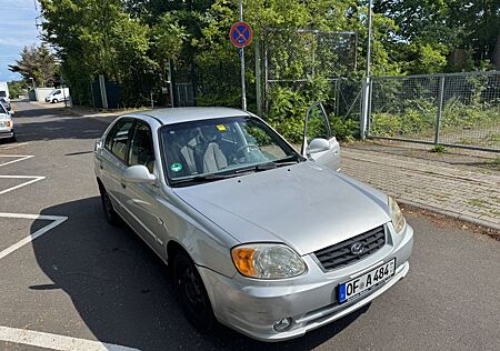 Hyundai Accent 1.3 GLS GLS (Familien Fahrzeug)