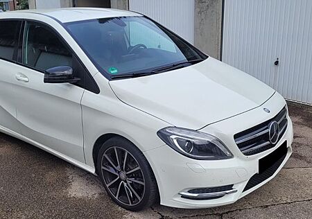 Mercedes-Benz B 180 -