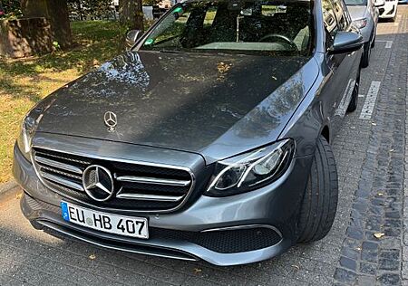 Mercedes-Benz E 220 d T Autom. -