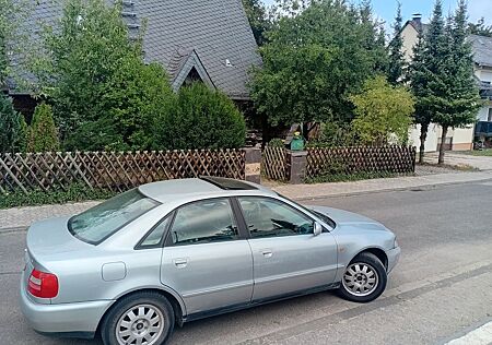 Audi A4 1.6 - Silber