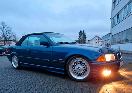 BMW 320 E36 Cabrio Avusblau