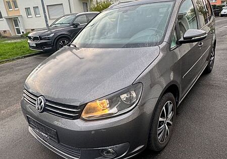 VW Touran Volkswagen 1.6 TDI Highline BlueMotion Technolog...