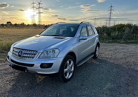 Mercedes-Benz ML 320 CDI 4MATIC-AHK-Schiebedach-Trittbretter