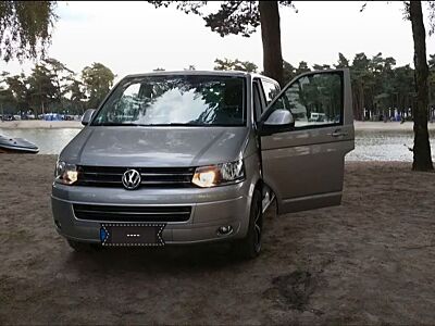 Volkswagen T5 Multivan Highl.- Leder/AHK/Tisch/Rollstuhl