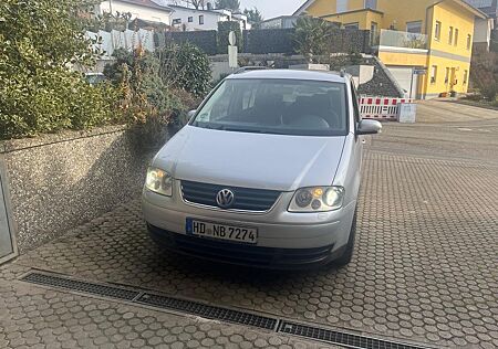 VW Touran Volkswagen 1.6 FSI Automatik Highline Highline