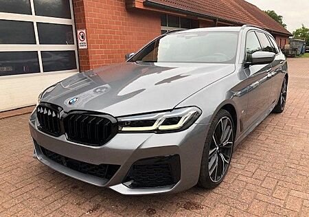 BMW 540d xDrive Touring AHK, Kamera, M-Paket,Head-up