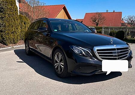 Mercedes-Benz E 220 d T Autom. -