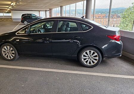 Opel Astra J Notchback 1.6 SIDI Turbo Automatik