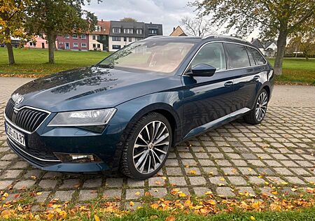 Skoda Superb gebraucht kaufen Skoda Superb 1.6 TDI DSG S Combi *Pano* DVD* Spurhalte
