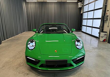 Porsche 992 911 Carrera 4 GTS Cabriolet