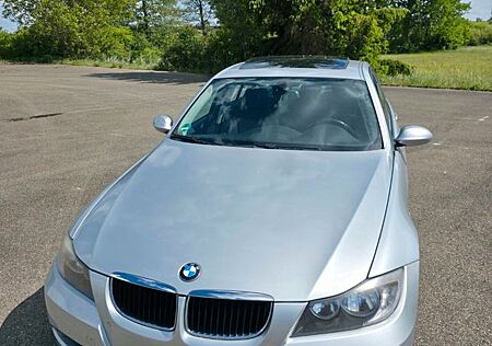 BMW 318i e90 Navi, SHZ, Schiebedach,TÜV, Service NEU