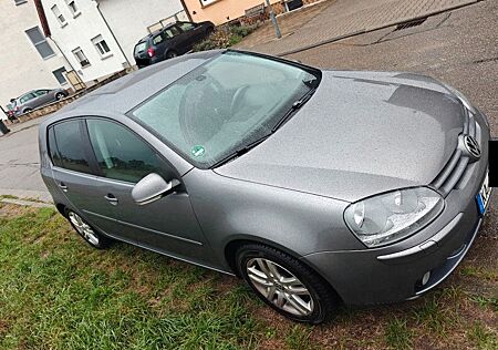 VW Golf Volkswagen V 1.4 Tour (mit Apple CarPlay)