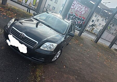 Toyota Avensis Sehr gut erhalten . 1.8. Benziner. TÜV 04/27
