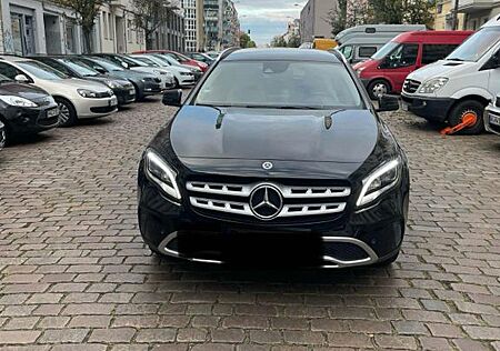Mercedes-Benz GLA 180 Urban Aut.*XENON*TEMPO*PDC*SHZ*KLIMA