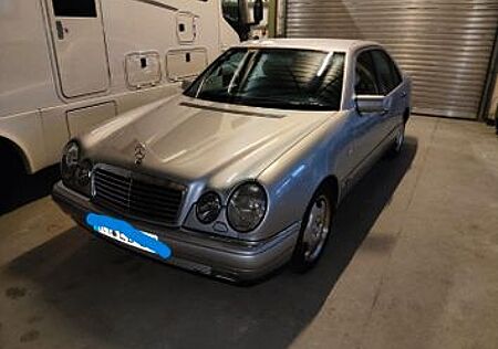 Mercedes-Benz E 230 AVANTGARDE , 1 Hand