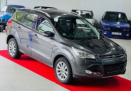 Ford Kuga Titanium 4x4 -Automatik -Panorama