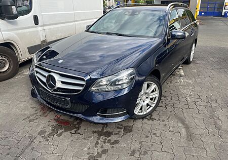 Mercedes-Benz E 220 BlueTEC 4MATIC T AVANTGARDE Autom. AVA...